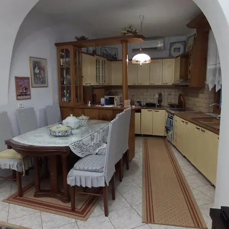 Marbi Guest House Gjirokaster Exterior photo