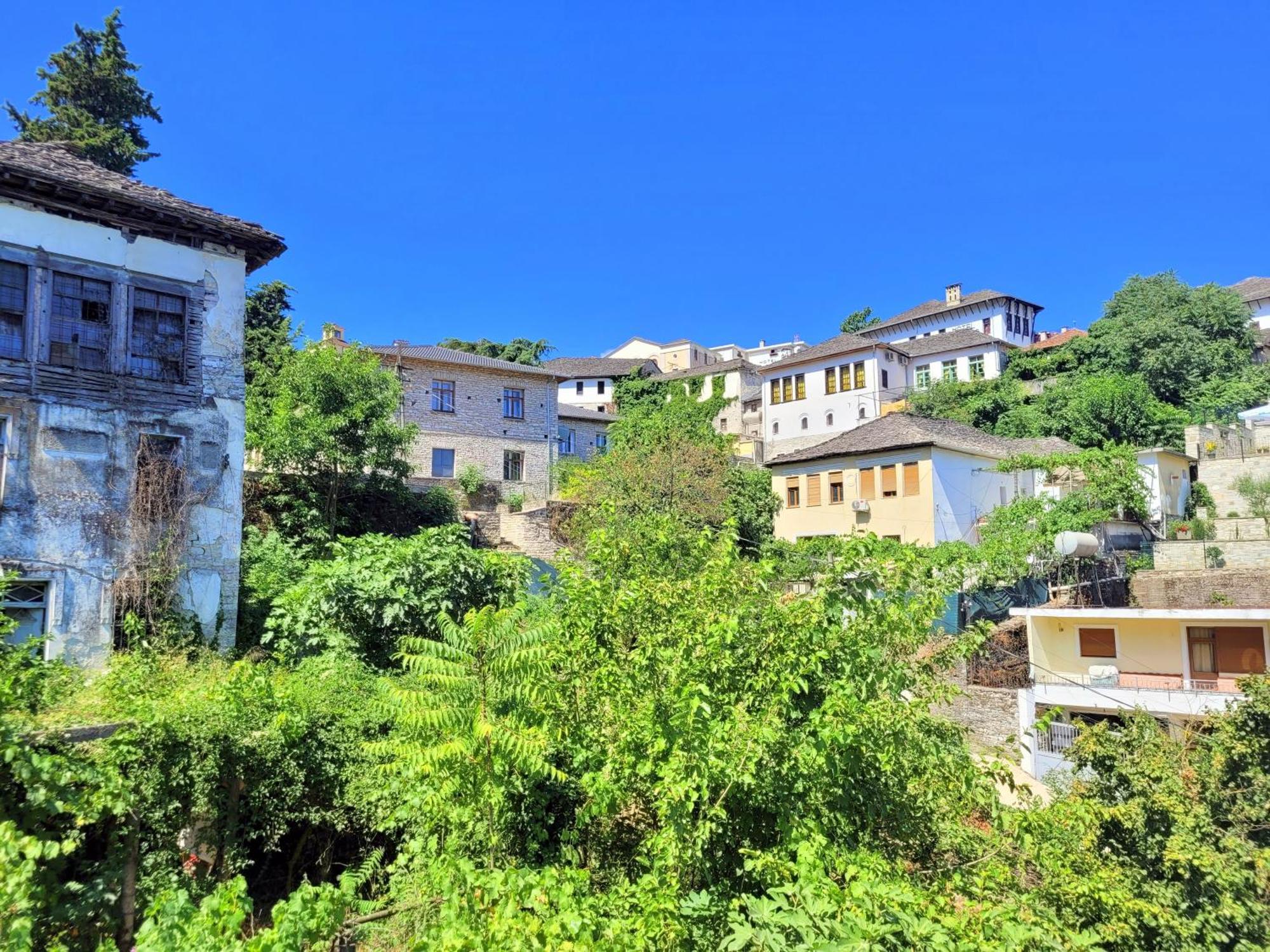 Marbi Gjirokaster